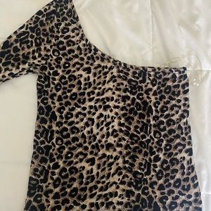 Cheetah prints one sleeve crop top